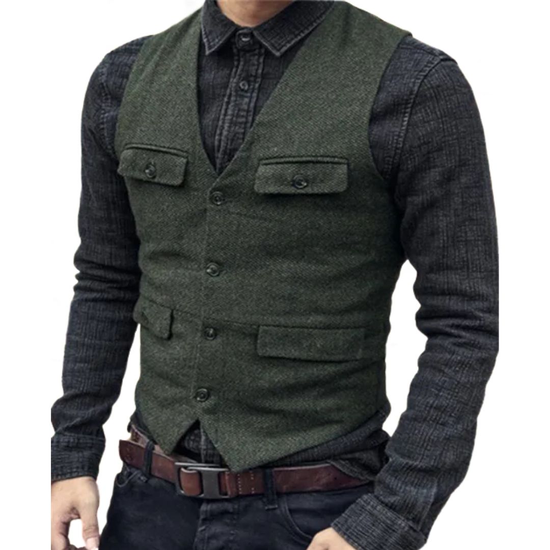 Mann in grüner Tweed-Weste und schwarzem Hemd, modisch, elegant, Herrenmode, Freizeitkleidung.