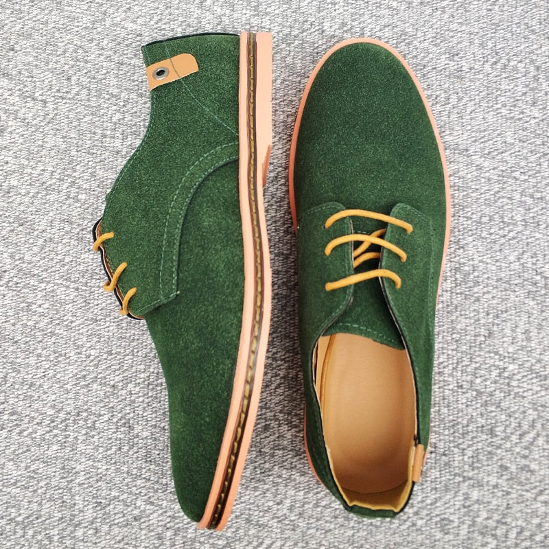 Grüne Wildleder-Herrenschuhe mit Schnürung, elegante Freizeitschuhe, rutschfeste Sohle.