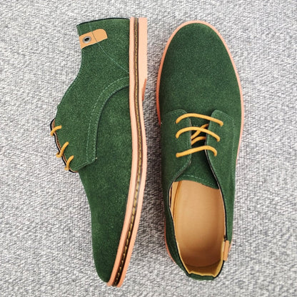 Grüne Wildleder-Herrenschuhe mit Schnürung, elegante Freizeitschuhe, rutschfeste Sohle.