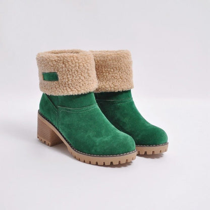 Grüne Damen-Winterstiefel mit Absatz, Wildleder, Lammfellfutter, rutschfeste Sohle.