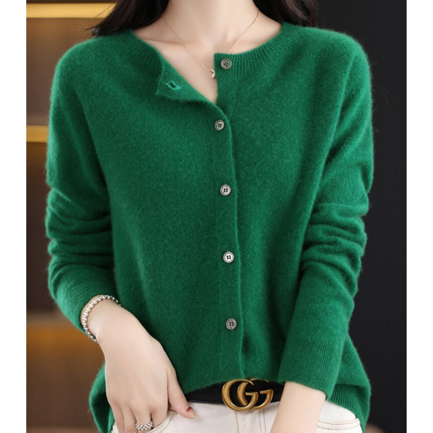 Grüner Damen-Cardigan aus Kaschmir, Knopfleiste, elegantes Design, Herbstmode.