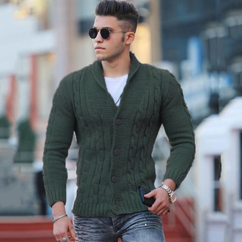 Mann in grünem Strickpullover, modisch, Herbst-Winter, lässig, stilvoll, Outdoor, urban.