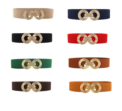 Acht elastische Gürtel mit goldener Schnalle in verschiedenen Farben: Beige, Schwarz, Rot, Grün, Braun.