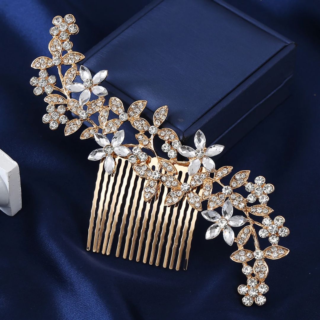 Goldener Haarkamm mit Kristallblumen, elegantes Brautaccessoire, Hochzeitsschmuck.