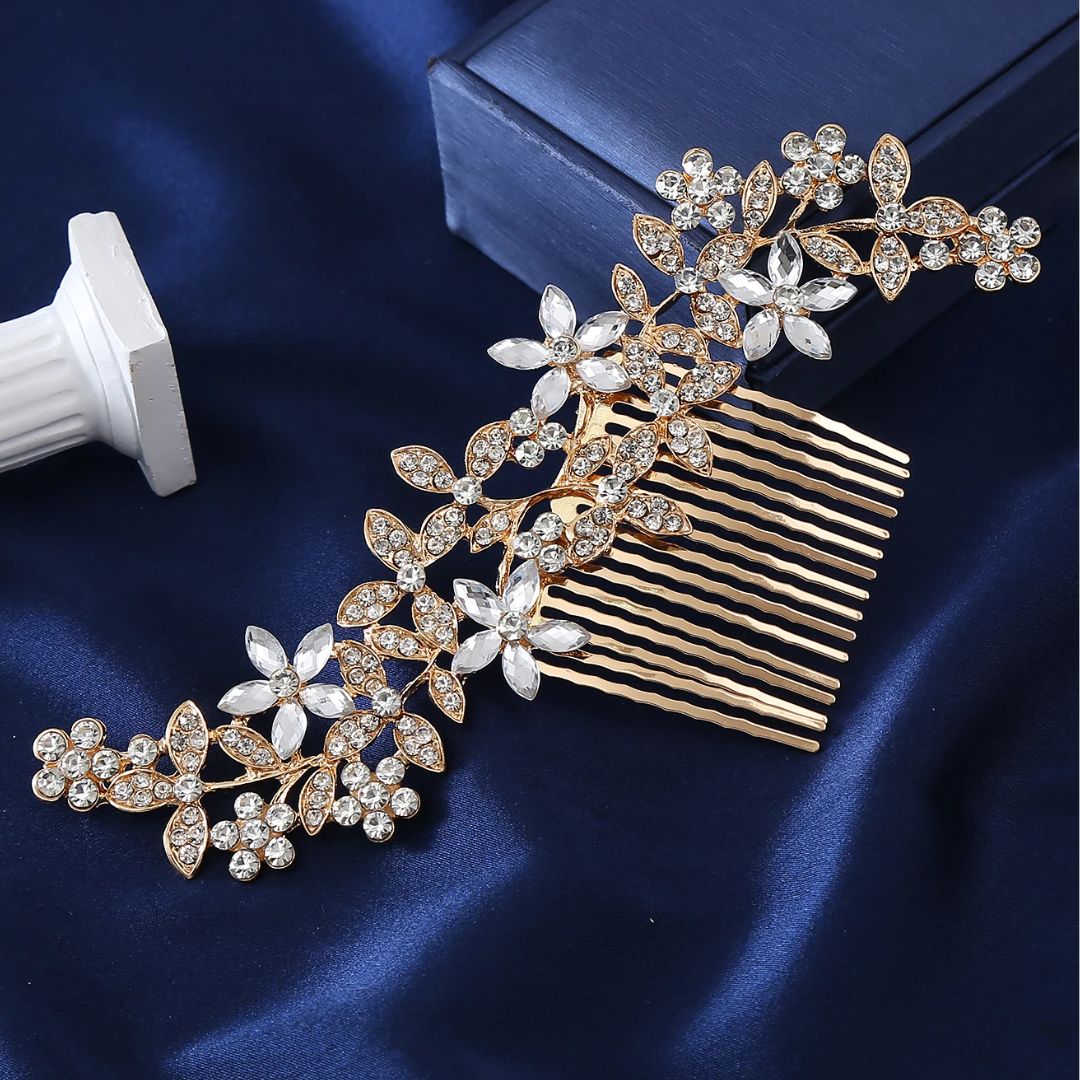 Goldener Haarkamm mit Kristallblumen, elegantes Brautaccessoire, Hochzeitsschmuck.