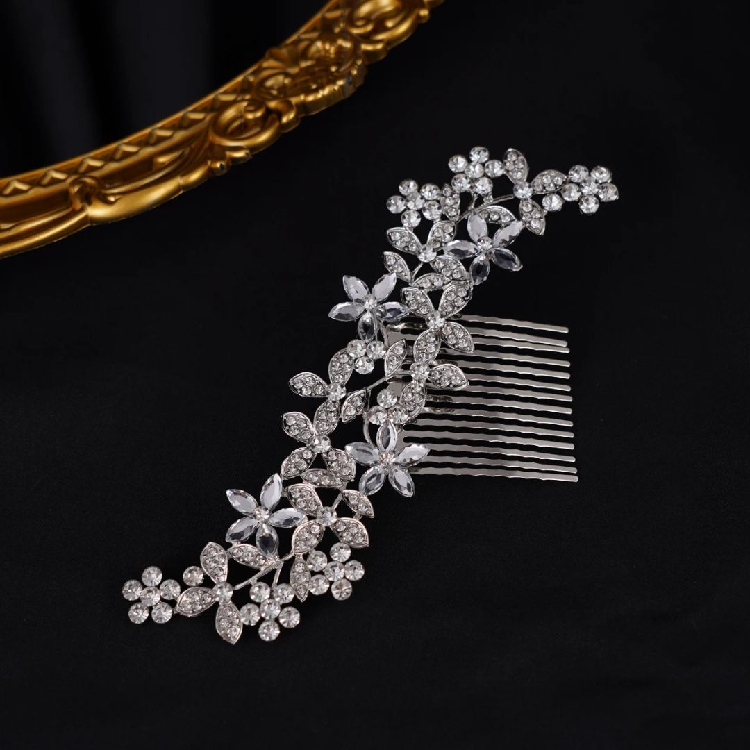Silberne Haarspange mit Kristallblumen, elegantes Accessoire für Hochzeiten und besondere Anlässe.