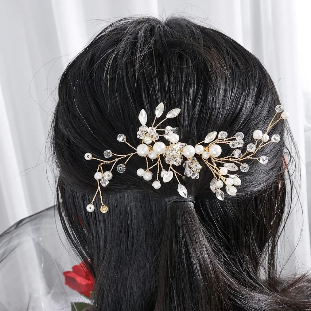 Haarspange mit Perlen und Kristallen, goldfarben, elegantes Accessoire für Hochzeiten.