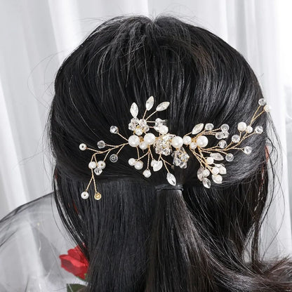 Haarspange mit Perlen und Kristallen, goldfarben, elegantes Accessoire für Hochzeiten.