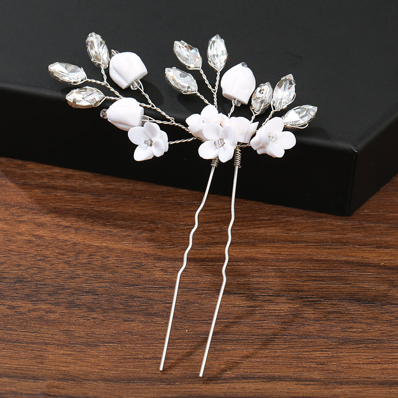 Perlen-Haarnadel mit Blumen und Strass, Hochzeit Haaraccessoire, elegant, weiß.