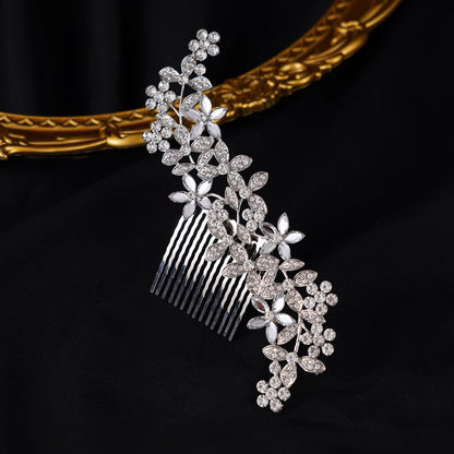 Silberne Haarspange mit Blumenmuster, Strasssteinen, elegantes Accessoire für Hochzeiten.