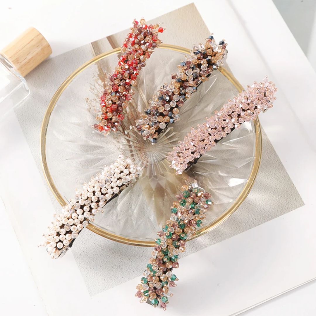 Haarspangen mit bunten Perlen, modisches Accessoire, elegantes Design, Damen Haarschmuck.