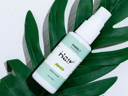 Pansly Haarentfernungsspray, 30ml, weiß-grüne Flasche, auf grünen Blättern, Enthaarungspflege.