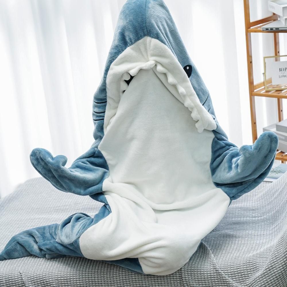 Plüschhai-Decke, blau-weiß, weiches Material, Kinderzimmer-Dekoration, gemütlich, Geschenkidee.