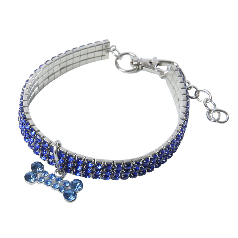 Blaue Hundehalskette mit Strasssteinen und Knochenanhänger, verstellbar, modisch.