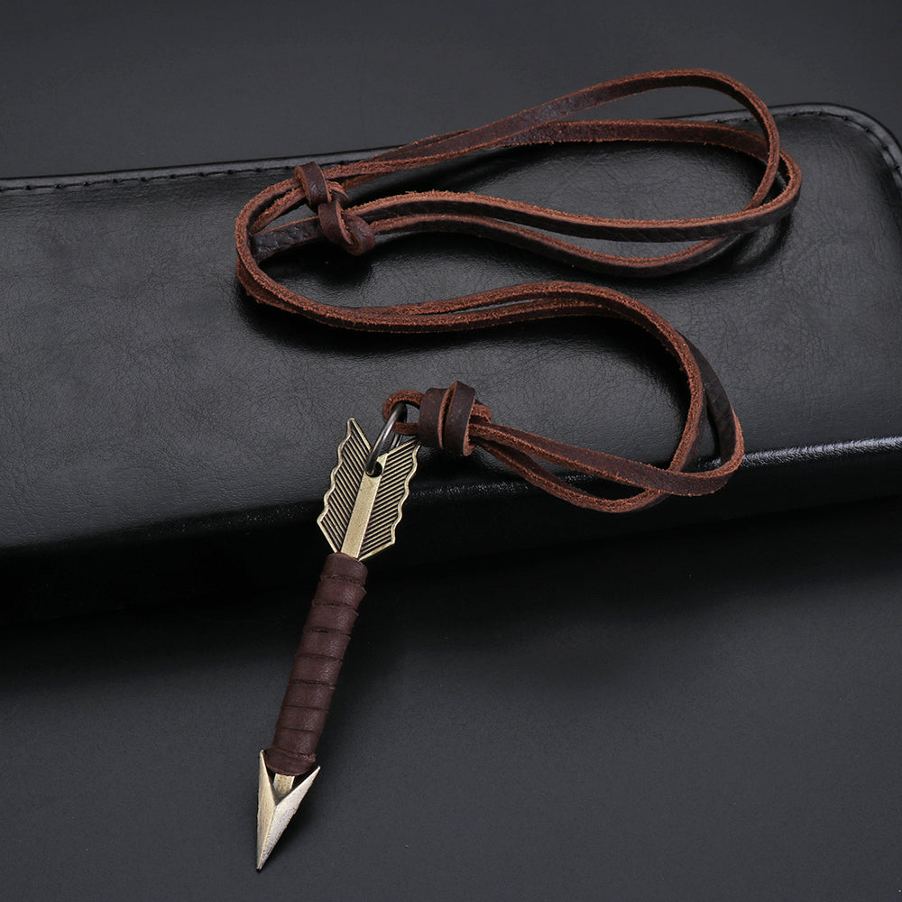 Handgemachte Vintage Leder Pfeil Anhänger Halskette, braun, für Männer und Frauen, Punk-Stil.