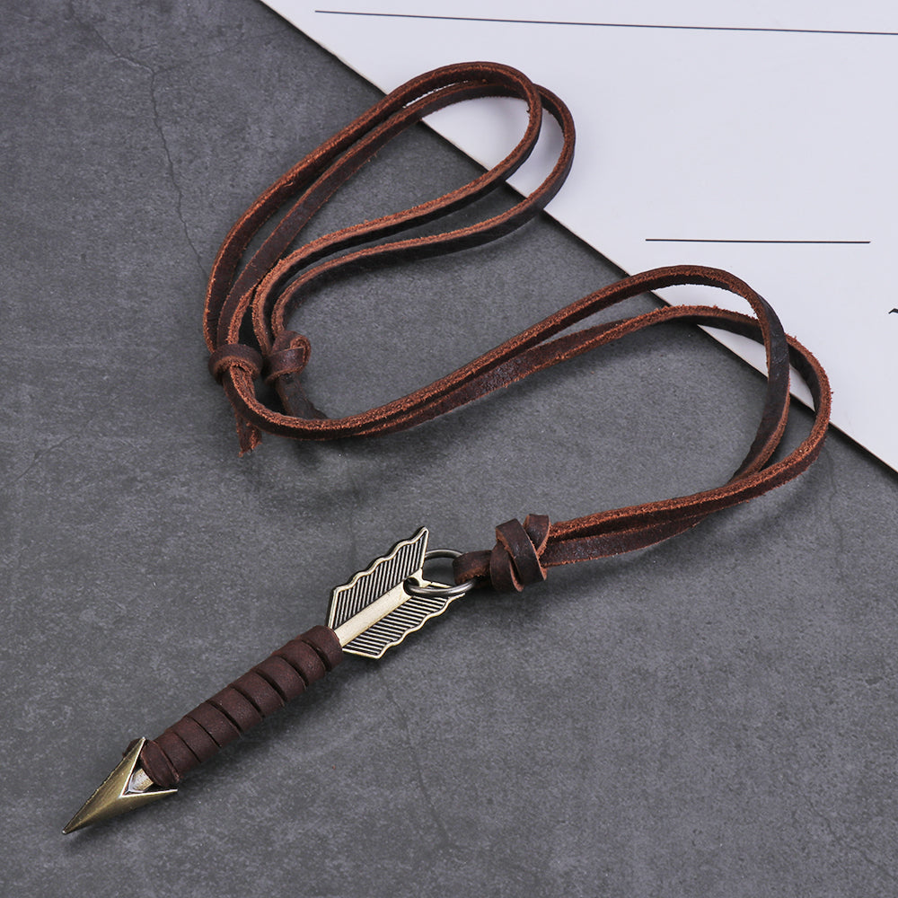 Handgemachte Vintage Leder Pfeil Anhänger Halskette, braun, Unisex Schmuck Accessoire.