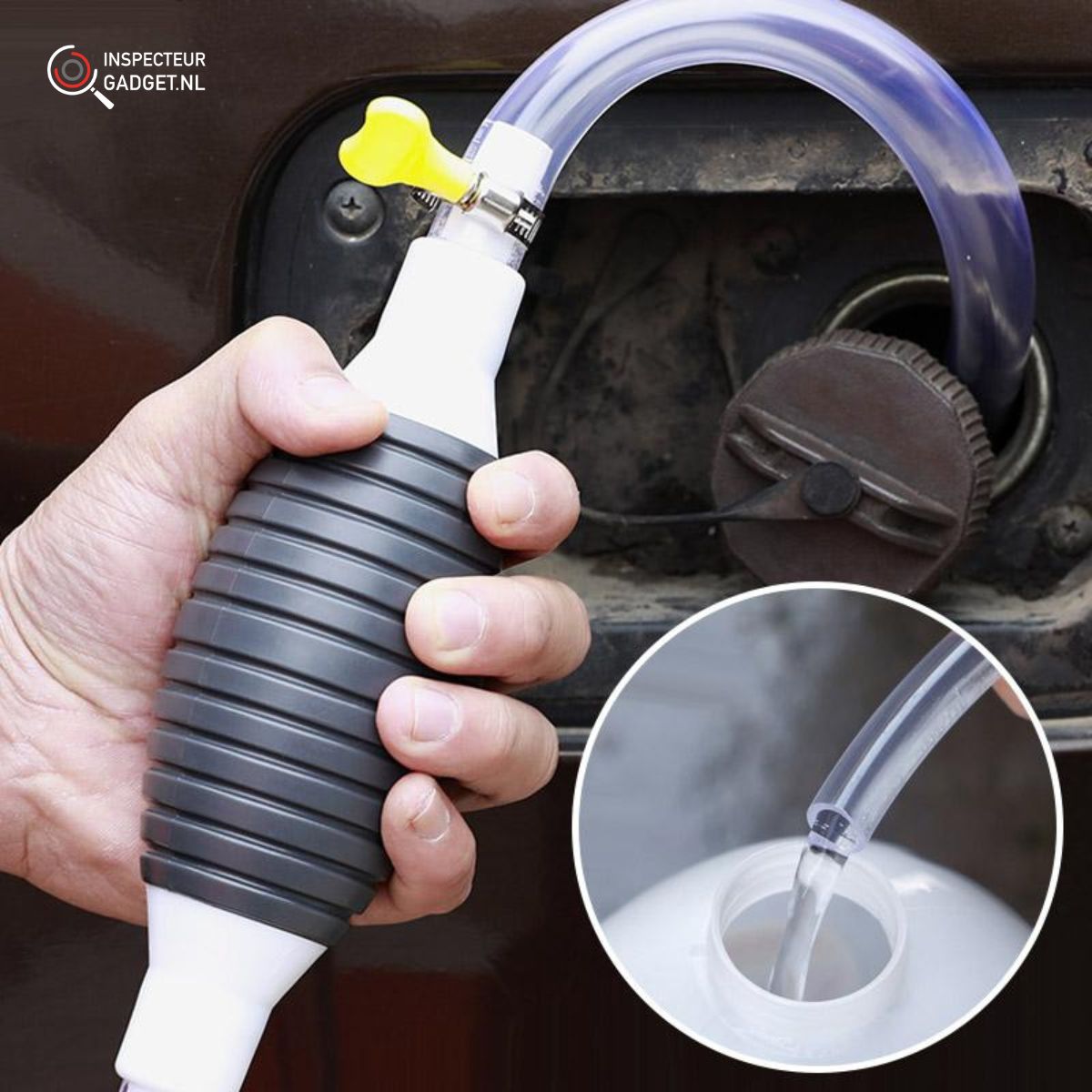Handpumpe für Flüssigkeiten, schwarz-weiß, mit transparentem Schlauch, ideal für Benzinübertragung.