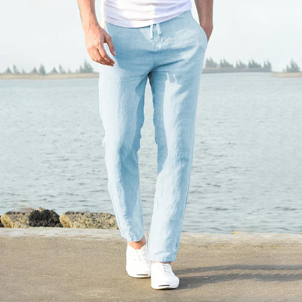 Hellblaue Leinenhose für Herren, lässig, am Meer, ideal für Sommermode.