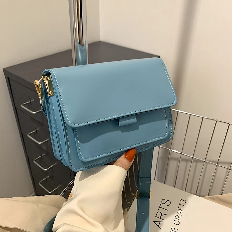 Blaue Umhängetasche aus Leder, modisch, Damenaccessoire, elegantes Design, Alltagsgebrauch.