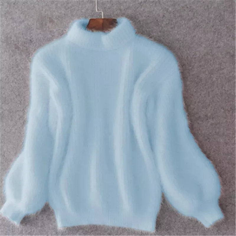 Hellblauer Pullover aus Mohair, Damenmode, Rollkragen, langärmlig, weich, elegant.