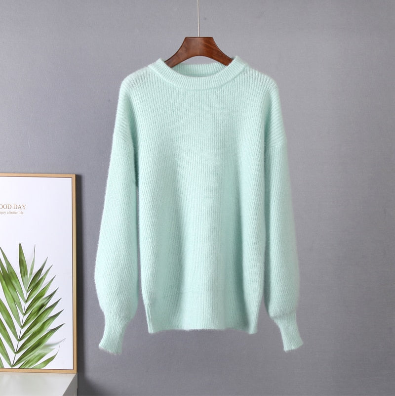 Hellblauer Damenpullover aus Strick, langärmelig, weiches Material, modisch, gemütlich.