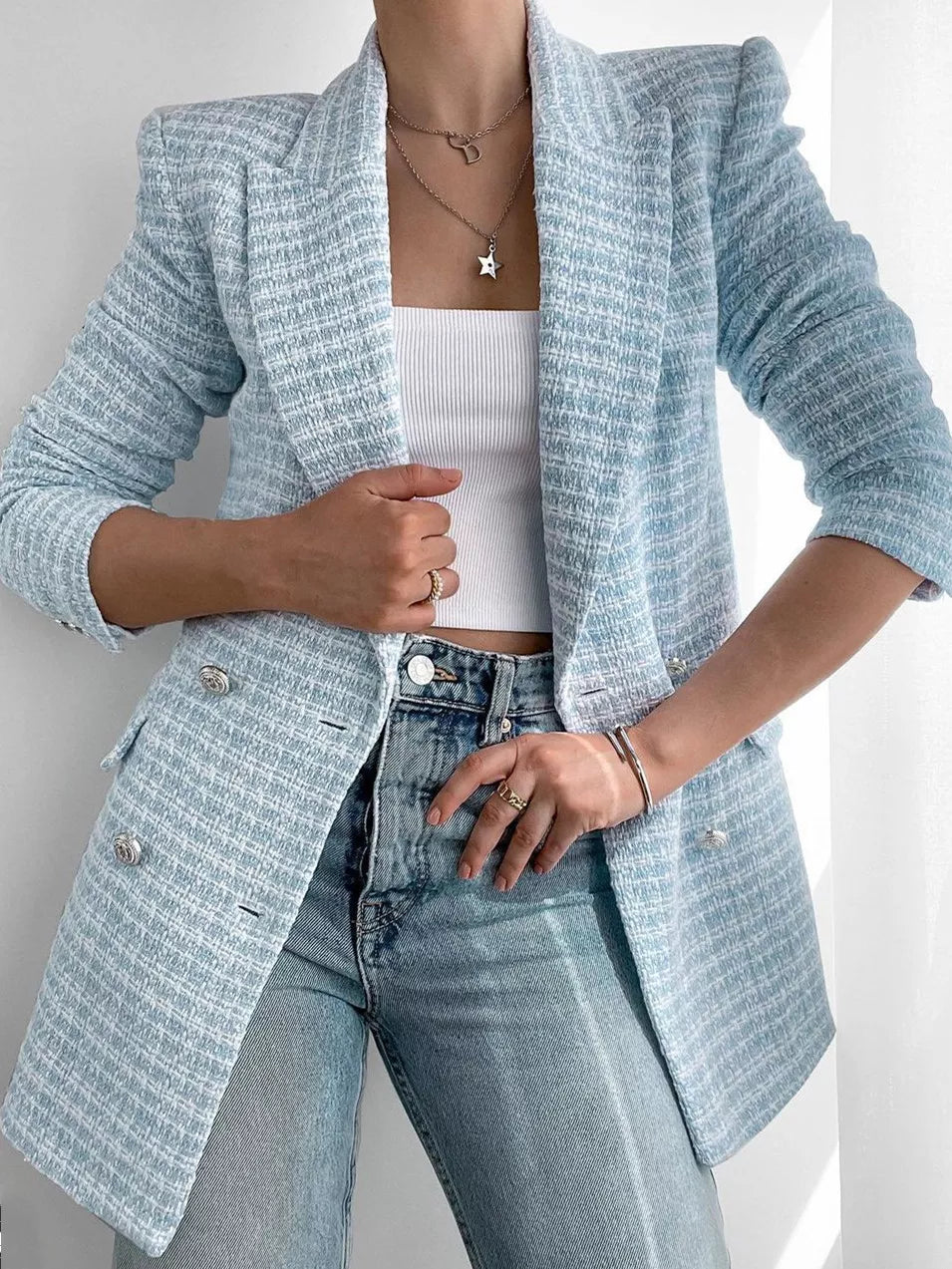 Damen Tweed Blazer, kariert, hellblau, elegant, modisch, für Büro und Freizeit.