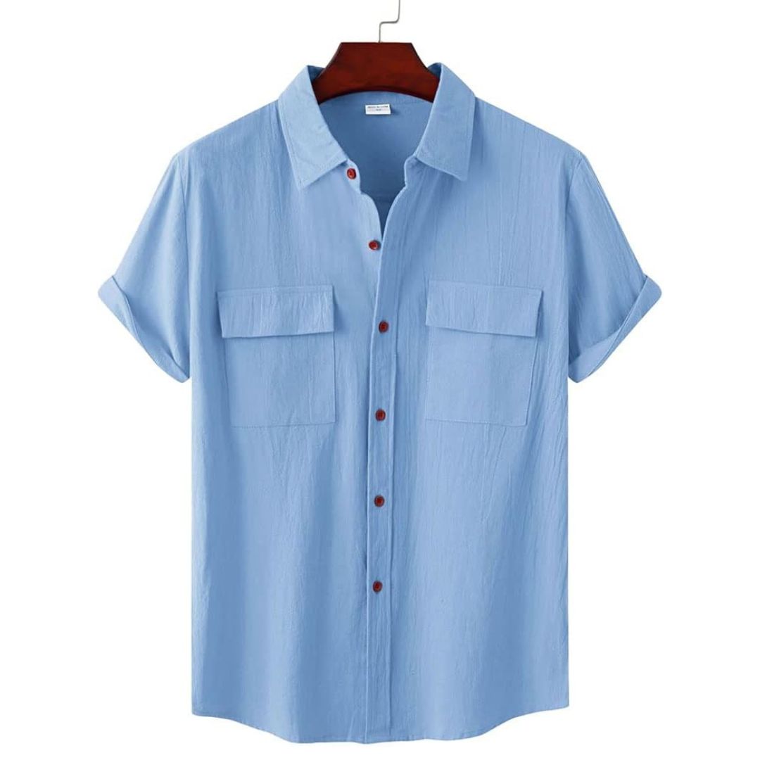 Hellblaues Kurzarmhemd aus Baumwolle mit Knopfleiste, ideal für Sommermode.