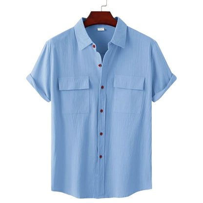 Hellblaues Kurzarmhemd aus Baumwolle mit Knopfleiste, ideal für Sommermode.
