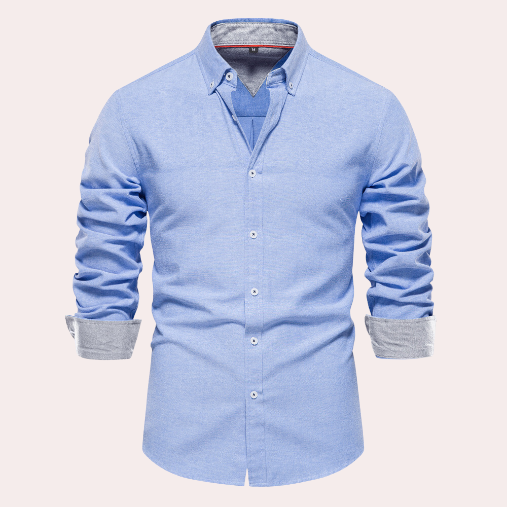 Hellblaues Herrenhemd, Button-Down, Baumwolle, langärmelig, elegantes Design.