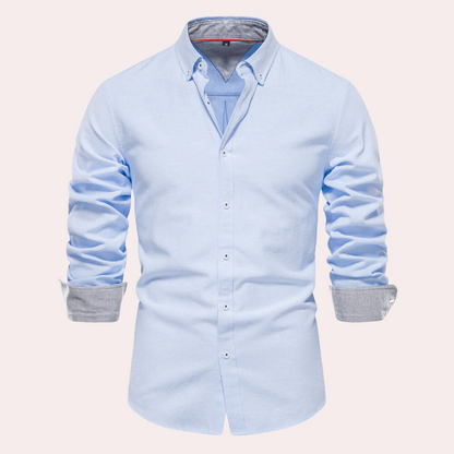 Hellblaues Herrenhemd, Button-Down, Baumwolle, langärmelig, elegantes Design.