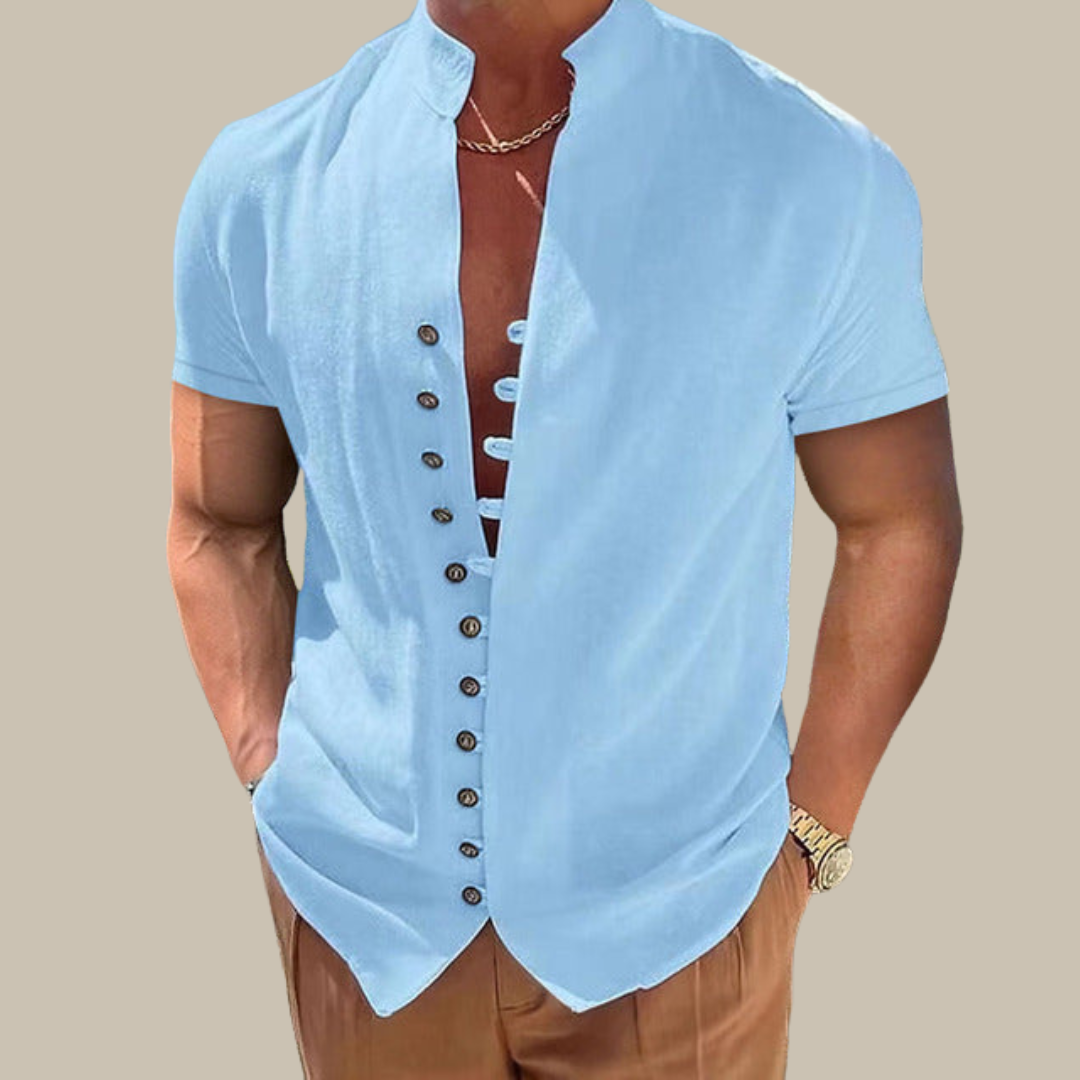 Hellblaues Herrenhemd mit Knopfleiste, Kurzarm, lässig, aus Baumwolle, ideal für Sommermode.