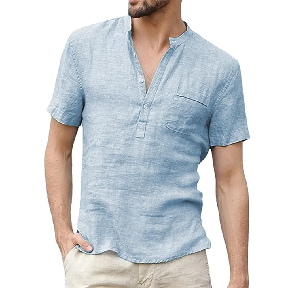 Herren Leinenhemd, hellblau, kurzarm, Stehkragen, Sommermode, lässig, atmungsaktiv.