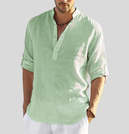 Herren Leinenhemd in Hellgrün, Stehkragen, langärmlig, lässig-elegant, Sommermode.