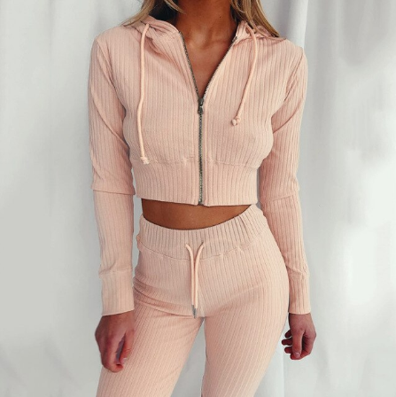 Damen Trainingsanzug, hellrosa, gerippt, Kapuzenjacke mit Reißverschluss, Sportmode, bequem.