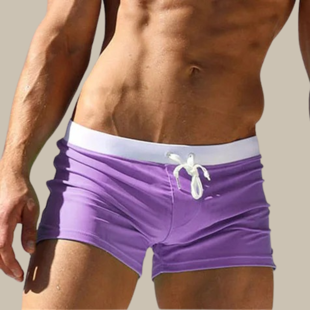 Lila Herren-Badehose mit weißem Bund und Kordelzug, eng anliegend, ideal für Strand und Pool.