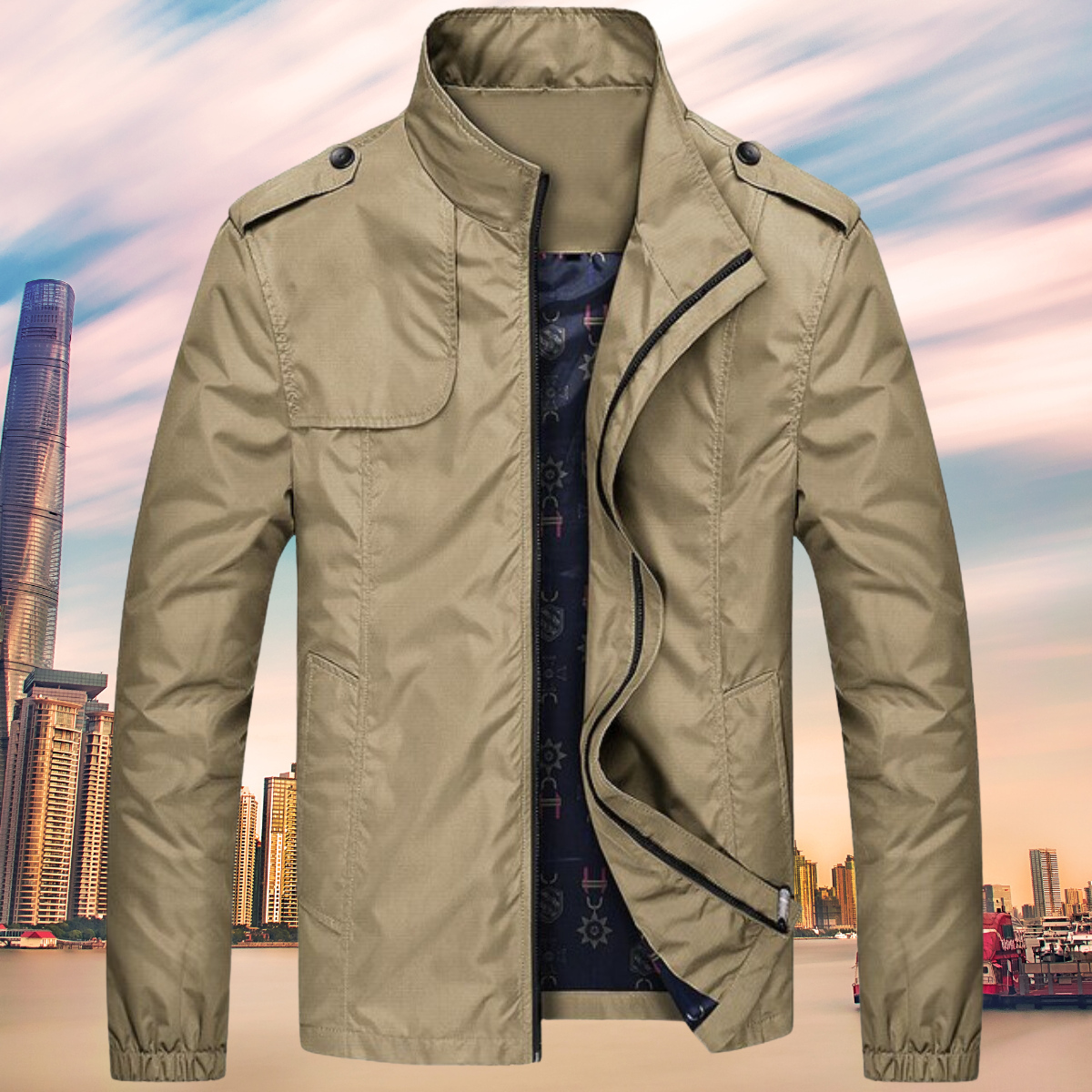 Beige Herrenjacke, wasserabweisend, mit Reißverschluss, ideal für Outdoor-Aktivitäten.