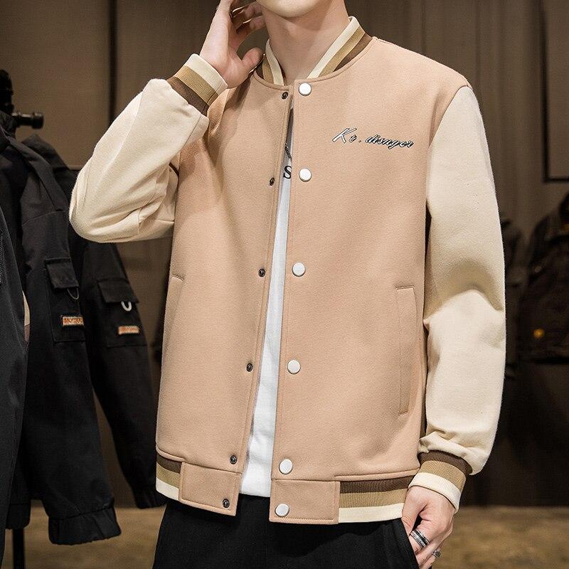 Beige Herren-Collegejacke, zweifarbig, mit Knopfleiste, gesticktem Logo, modisch, lässig.