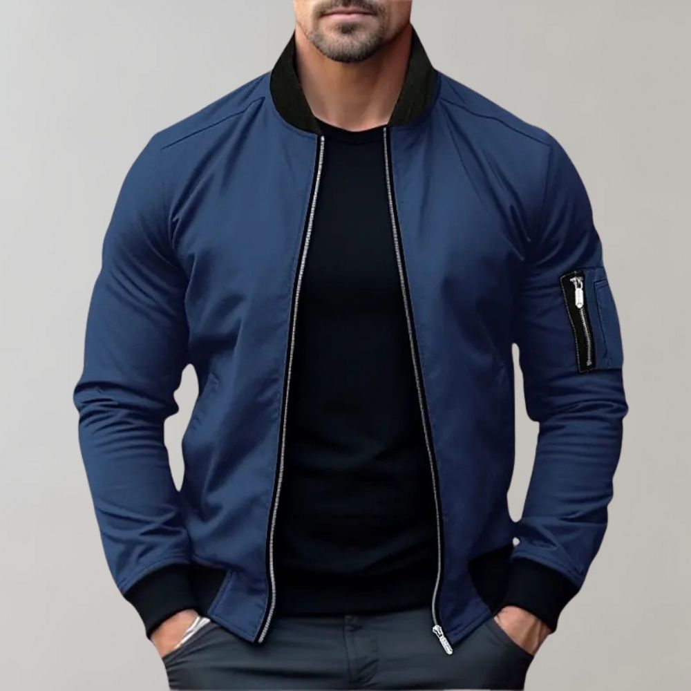 Blauer Herrenblouson, Reißverschluss, schwarzer Kragen, modisch, Freizeitjacke, Baumwolle.