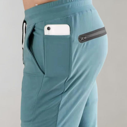 Herren-Shorts mit Reißverschlusstasche, blau, Smartphone, sportlich, bequem, atmungsaktiv.