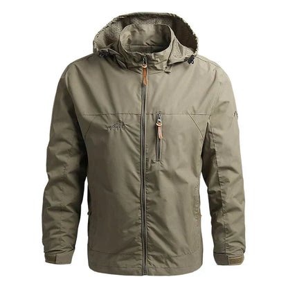 Olivgrüne Herrenjacke mit Kapuze, Reißverschluss, Outdoor, wasserabweisend, atmungsaktiv.