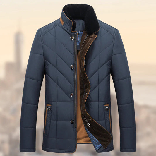 Dunkelblaue Herren-Winterjacke, gesteppt, mit Stehkragen und Knopfleiste.