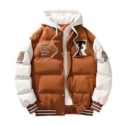 Braune Collegejacke mit weißen Ärmeln, Kapuze, gestickten Patches, Unisex, modisch.