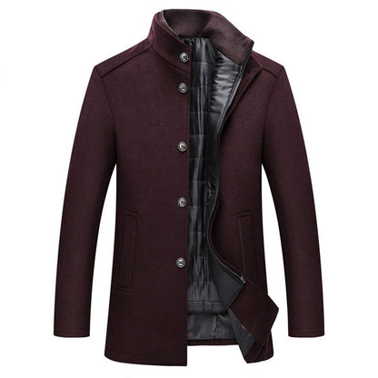 Dunkelbrauner Herrenmantel, winddicht, gestreift, Wolle, lange Jacke, elegantes Design.