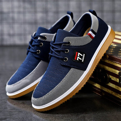 Dunkelblaue Herren-Sneaker, atmungsaktiv, mit Gummisohle, sportlich, modisch, bequem.