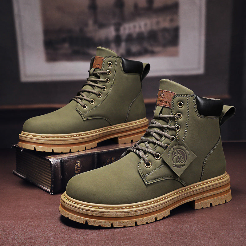 Grüne Herren-Wanderschuhe, Leder, rutschfeste Sohle, robust, Outdoor-Stiefel.