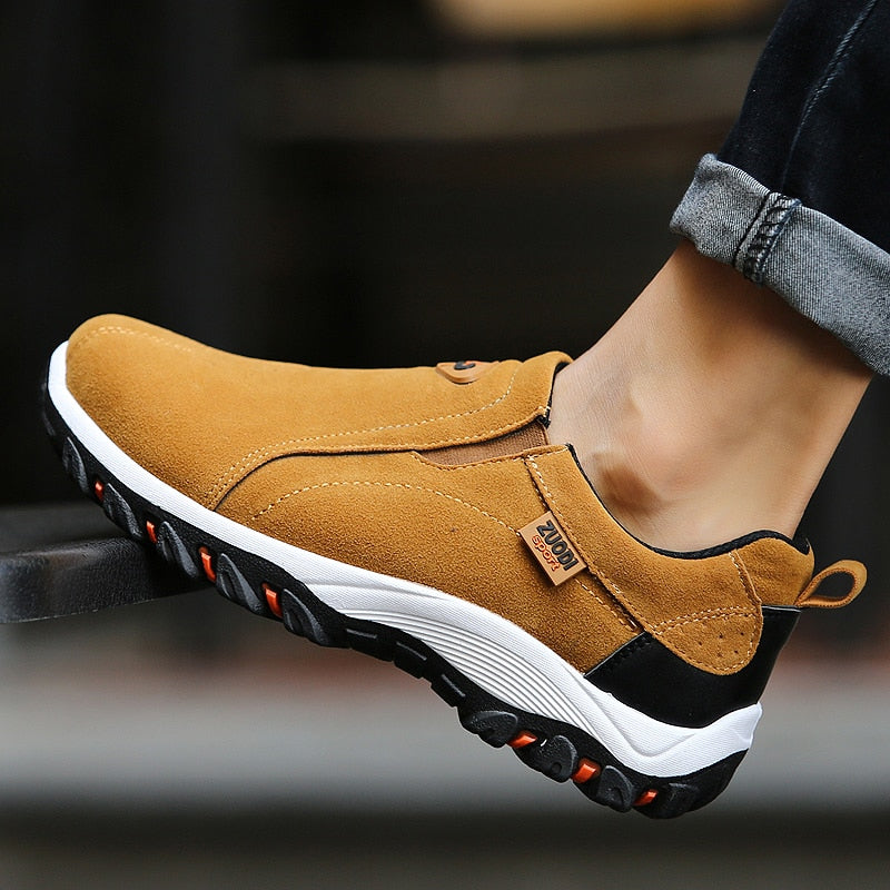 Brauner Herren-Sneaker aus Wildleder, rutschfeste Sohle, bequem, modisch, Freizeit.