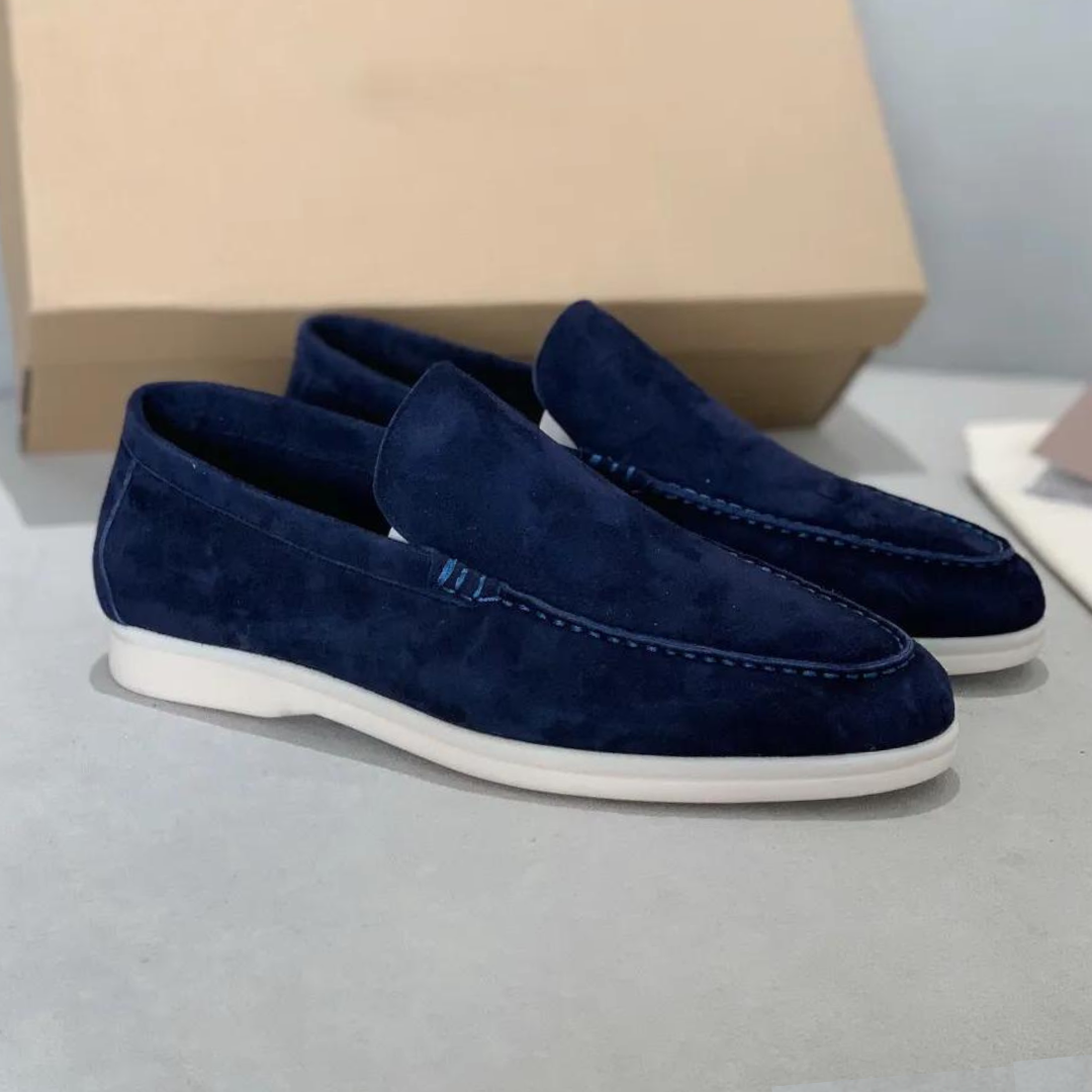 Dunkelblaue Wildleder-Loafer für Herren, elegantes Design, bequeme Freizeitschuhe.