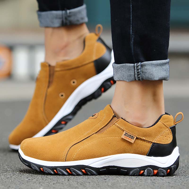Braune Herren-Sneaker aus Wildleder, rutschfeste Sohle, lässig, bequem, modisch.
