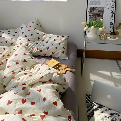 Bettwäsche-Set mit Herzmotiv, weiß-rot, Baumwolle, Schlafzimmer-Dekor, gemütlich, modern.