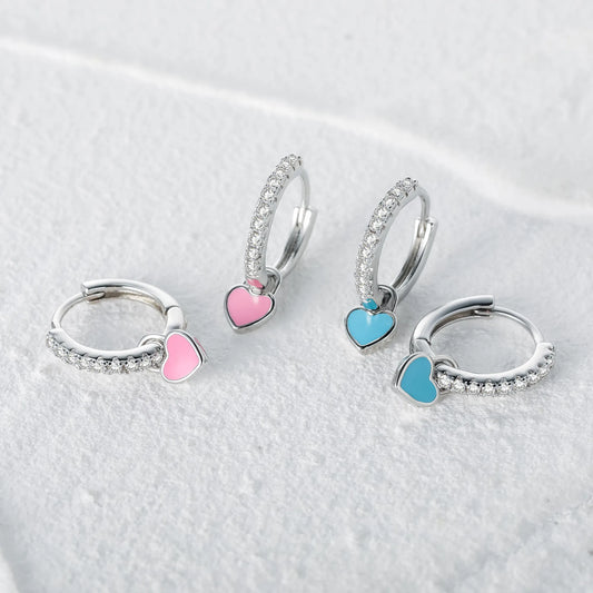 Silberne Creolen mit rosa und blauen Herzanhängern, Zirkonia, modische Ohrringe.